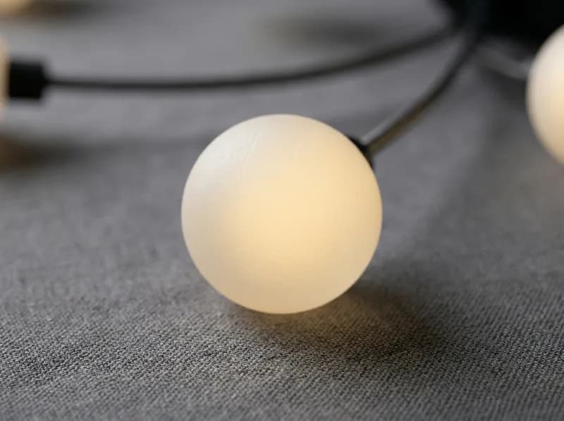 Lucioles de Verre dans un jardin — lampe solaire design